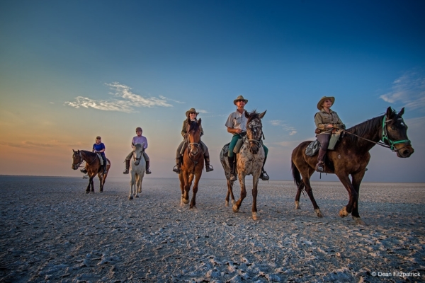 5-RIDERS-ON-THE-PAN2-min-2 5-RIDERS-ON-THE-PAN2-min-2