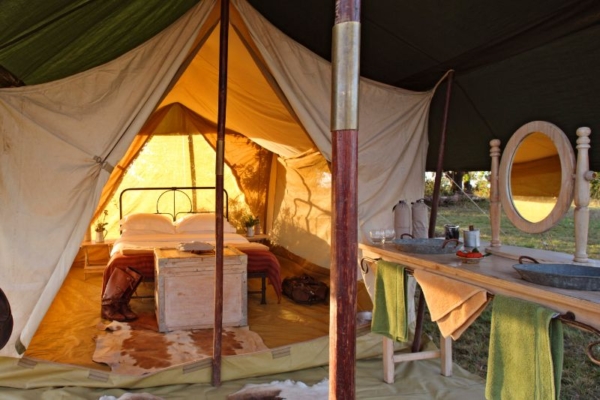 Luxury tent on a horse safari in the Masai Mara with Gordie Church
