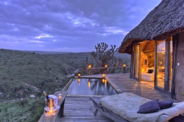 Luxury bush safari lodge with pool