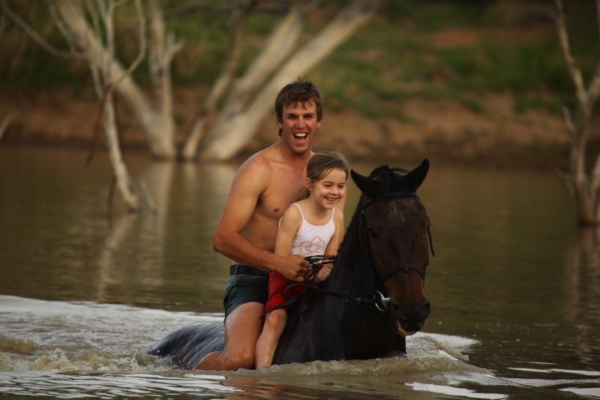 Embark on a thrilling beach horse safari with a father and daughter duo. Discover seaside wonders on this unforgettable equestrian adventure.