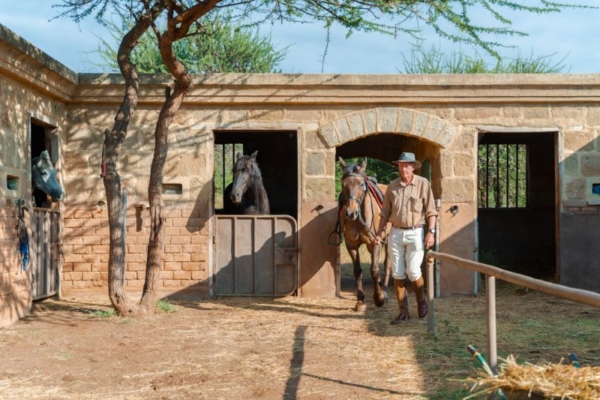 Horse care at Rocky Hollow in Kenya